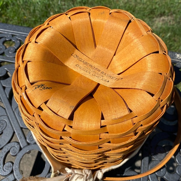 2000 Longaberger Medium Fruit Basket - Picture 7 of 7